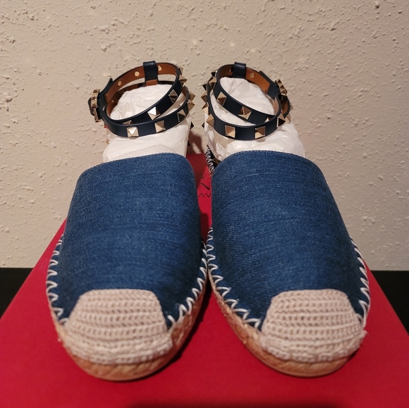 NWB Valentino Sandals - Picture 2 of 5